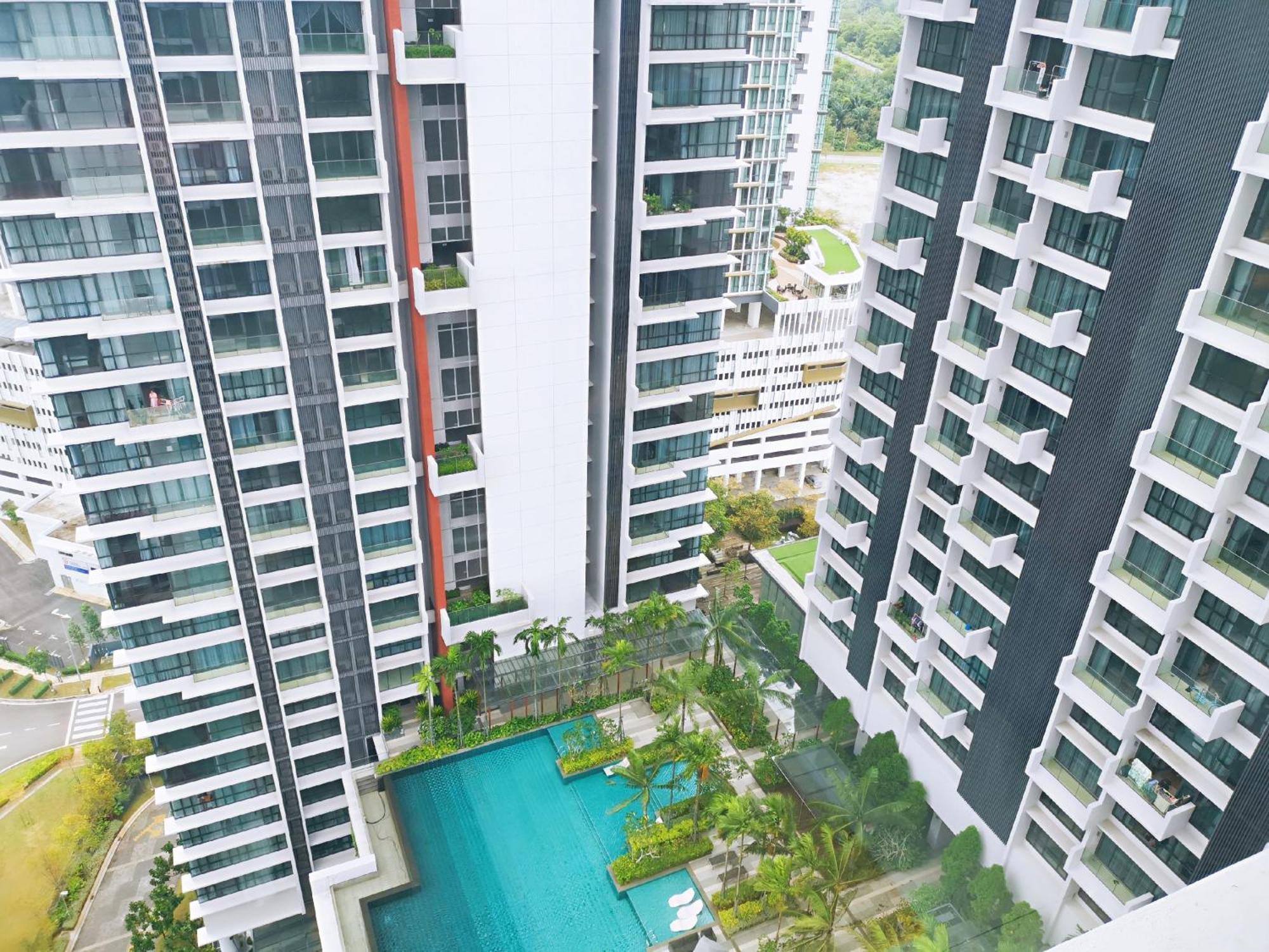 Grand Medini By Rr Jbcity นุสาจายา ภายนอก รูปภาพ